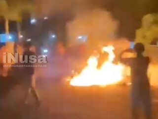 Maling di Jombang Dihajar dan Motornya Dibakar