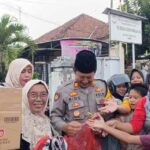 Sinergi IGTKI-PGRI dan Polsek Gudo Bagikan 600 Paket Takjil kepada Masyarakat