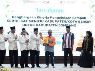 Raih Penghargaan Nasional Pengelolaan Sampah, Pemkab Jombang Beri Hadiah Umrah untuk Pasukan Kuning