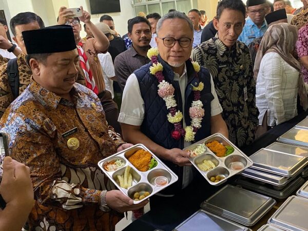 Menko Pangan dan Bupati Jombang Tinjau Percepatan Program Makan Bergizi Gratis