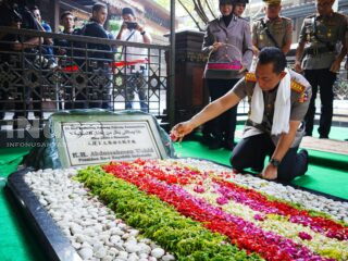 Jelang Hari Bhayangkara, Kapolri Ziarah ke Makam Gus Dur 